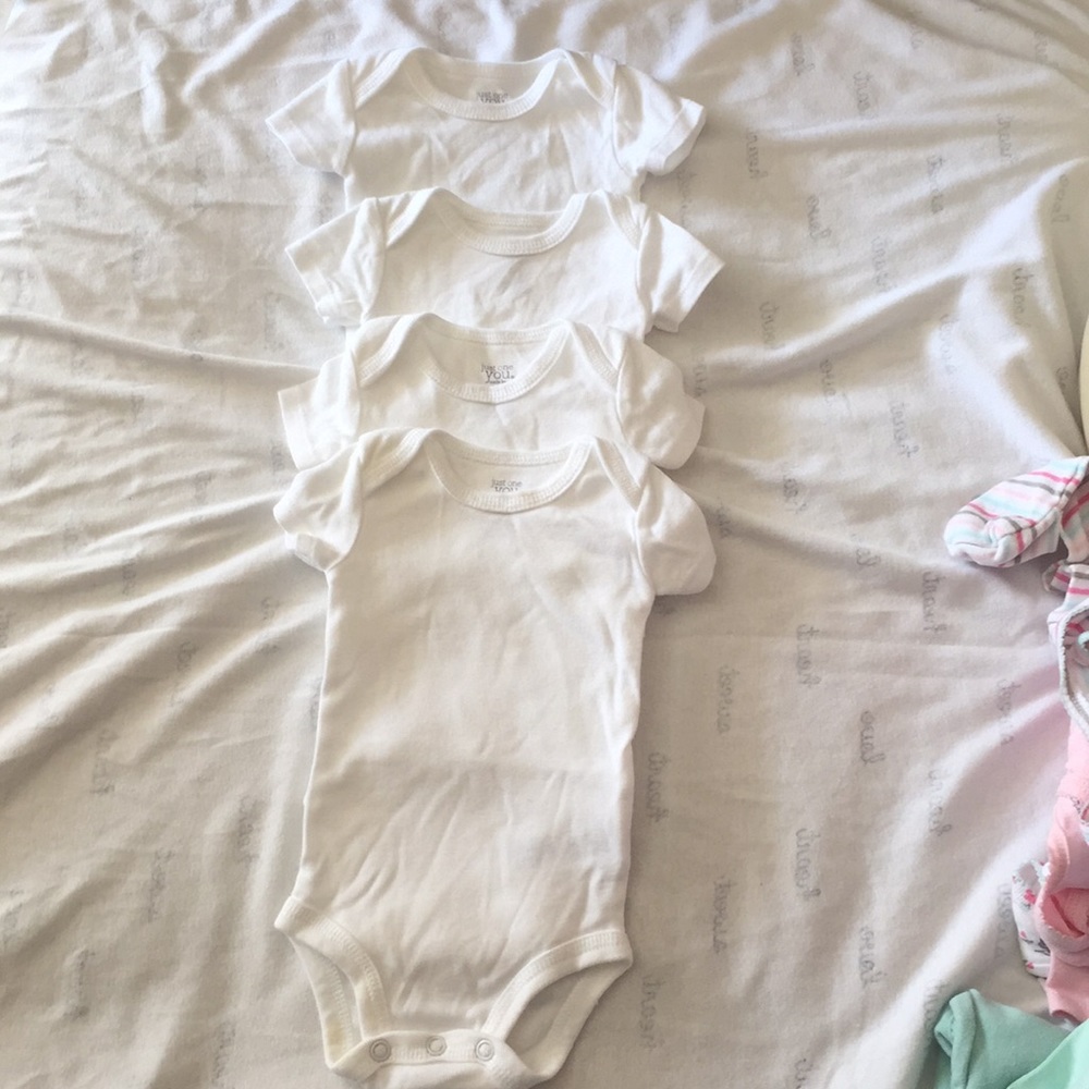Carter’s Onesies 4 pk